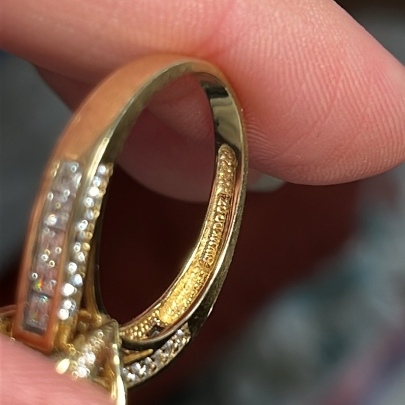 Real gold engagement ring - Picture 7 of 10